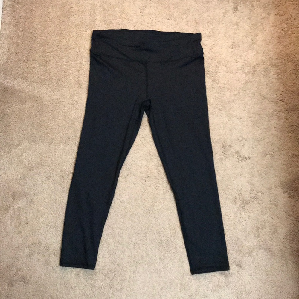 Fabletics Gia Capri Leggings BRAND NEW WITH TAGS